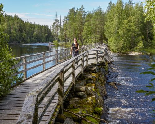 https://www.visitkarelia.fi/files/erakeskus-wilderness-lodgeruunaa-np-_-2022_-photo-klaus-herzmann-34.jpg