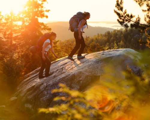 https://www.visitkarelia.fi/files/vk-harri-tarvainen-sunsethiking-jpg.jpg