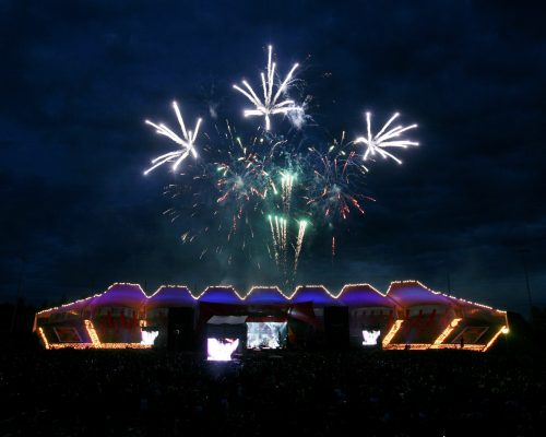 https://www.visitkarelia.fi/files/vk-ilosaarirock-firework-jpg-1.jpg